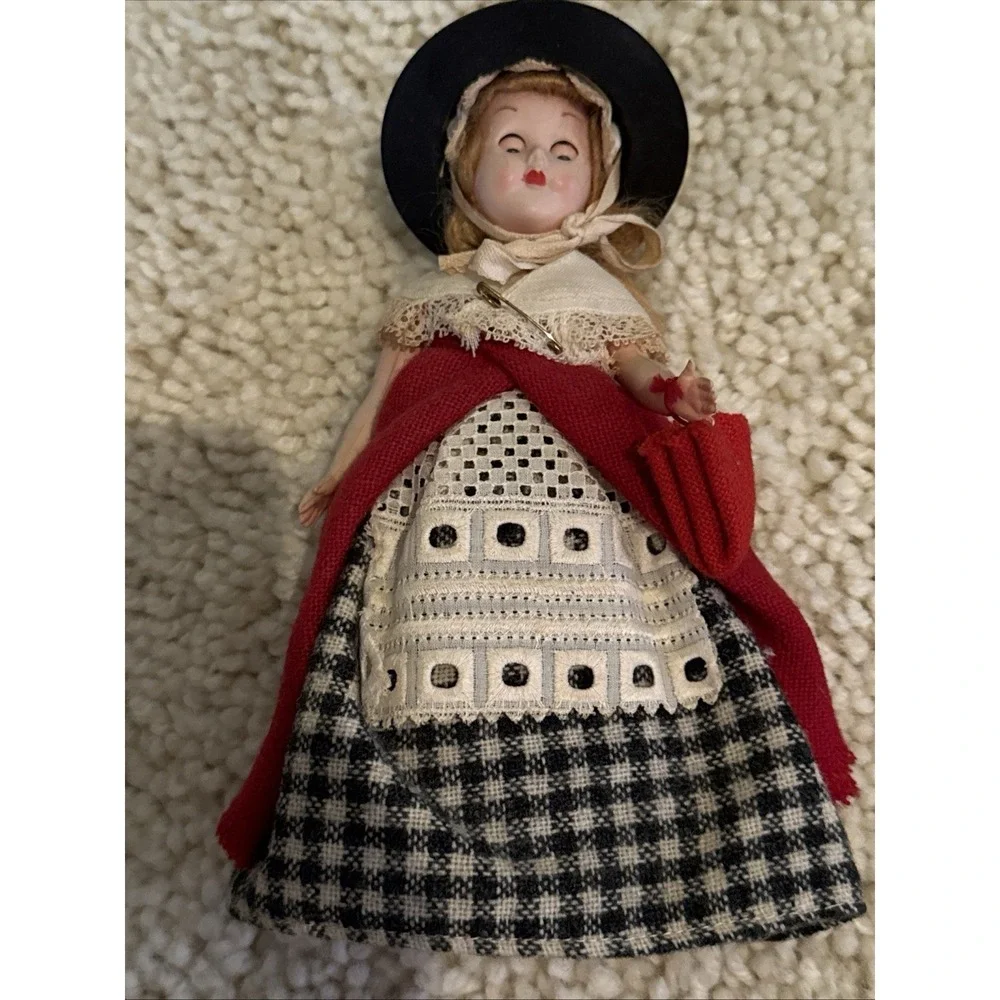 Antique Welsh Doll Eyes Close When On It's Back Excellent Condition
